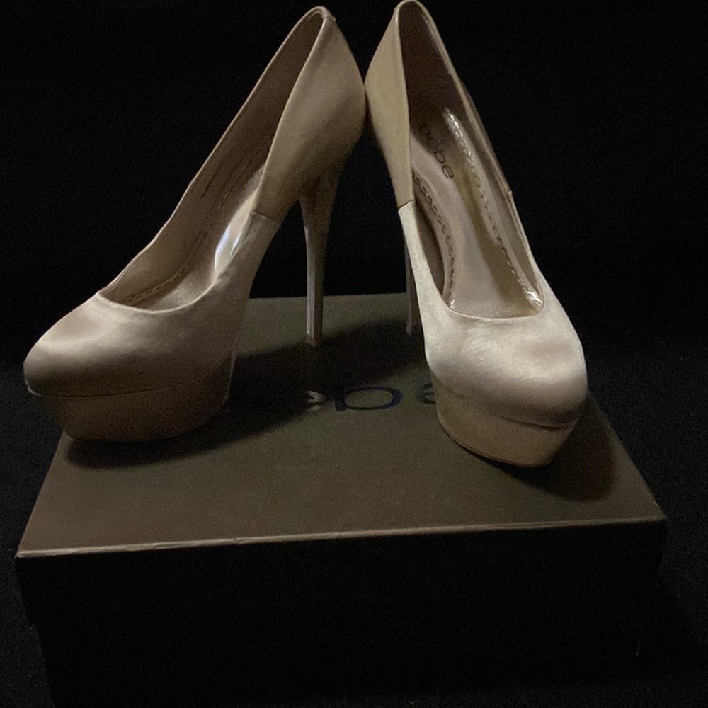 Bebe Rosario tan/gold satin pumps